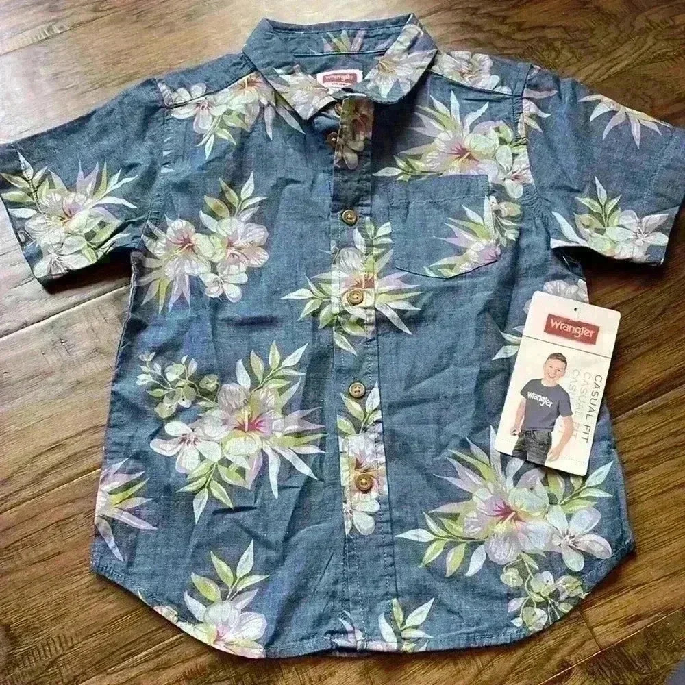 NWT Wrangler tropical button down shirt